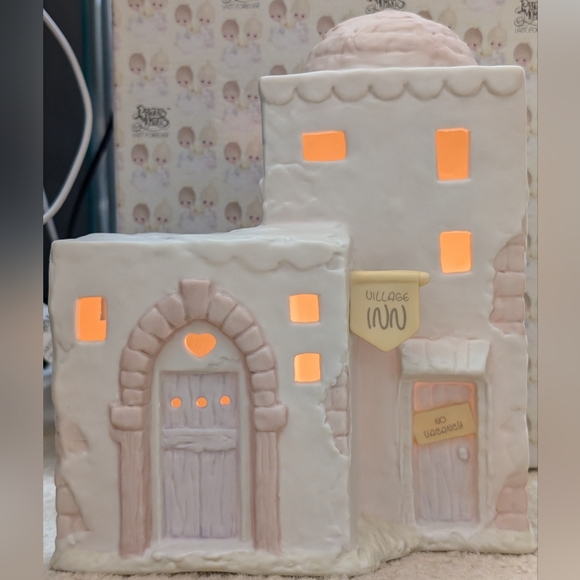Rare! Precious Moments - Lighted Inn - Nativity Addition - Picture 11 of 12